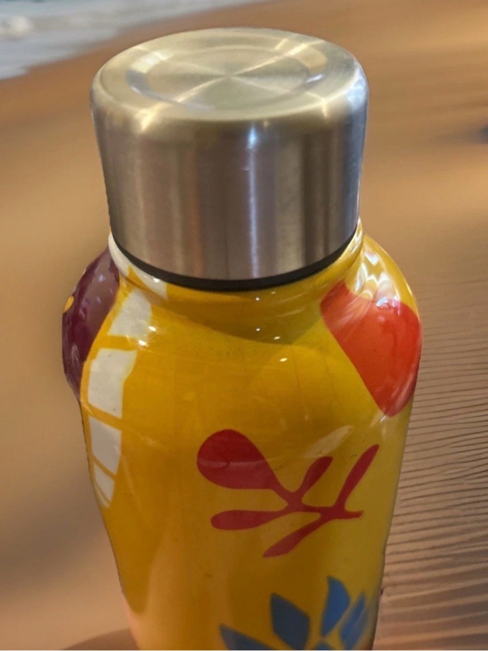 Juicy Yellow Fruit-Print Stainless Water Bottle New 17 oz - Picture 4 of 4
